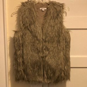 Faux fur vest with pockets